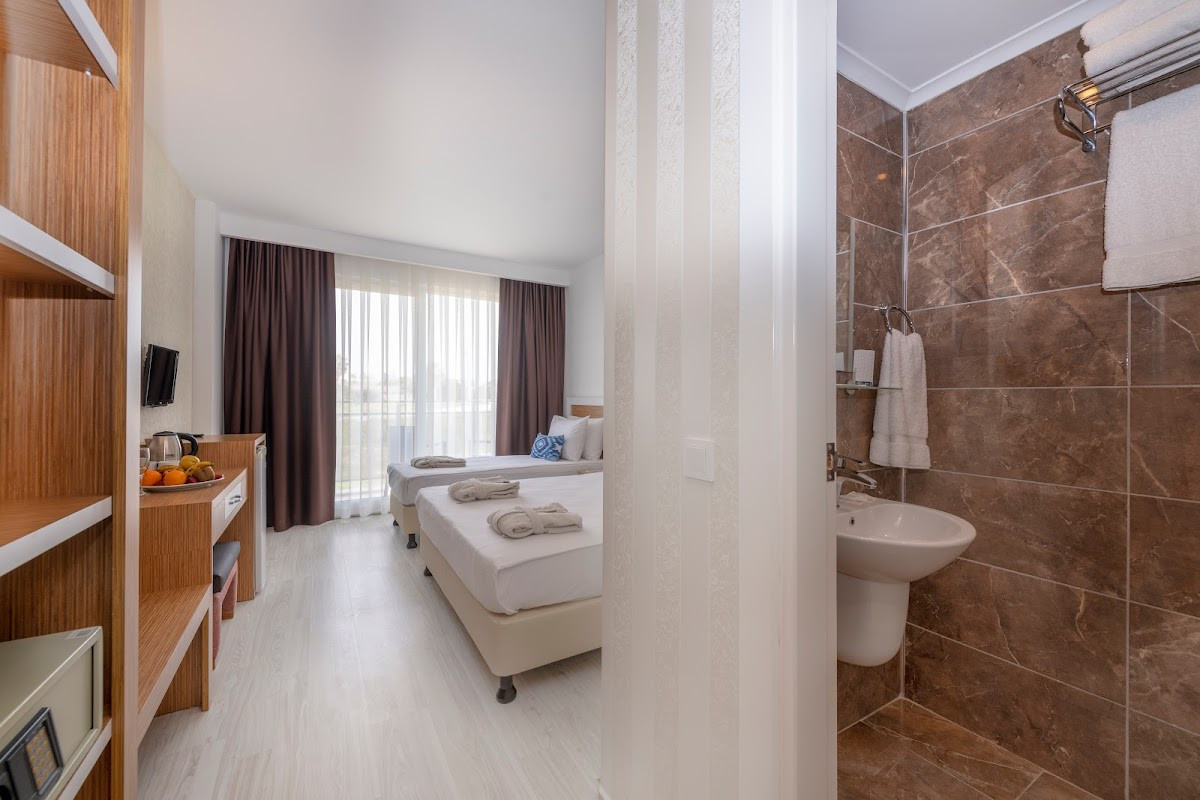 A HOTEL SIDE – Fotoğraf 4