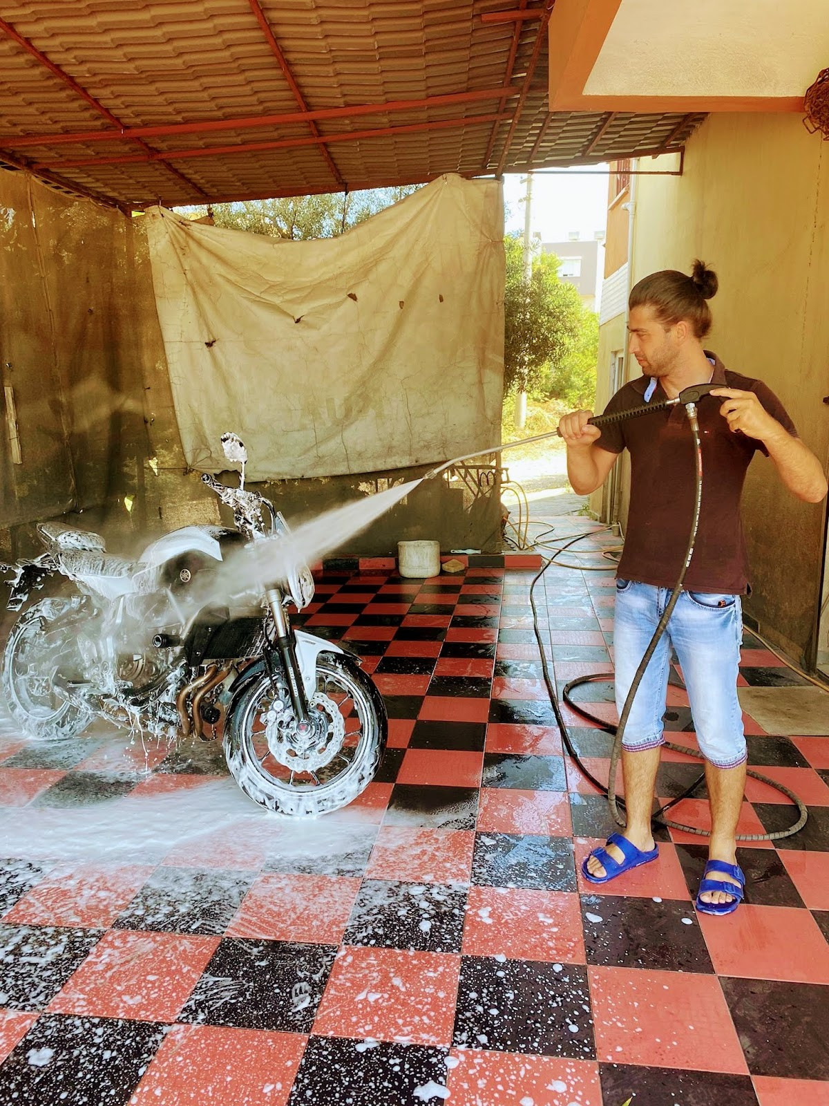 CADDE OTO YIKAMA (car Washing Мийка автомобіля автомойка) – Fotoğraf 1