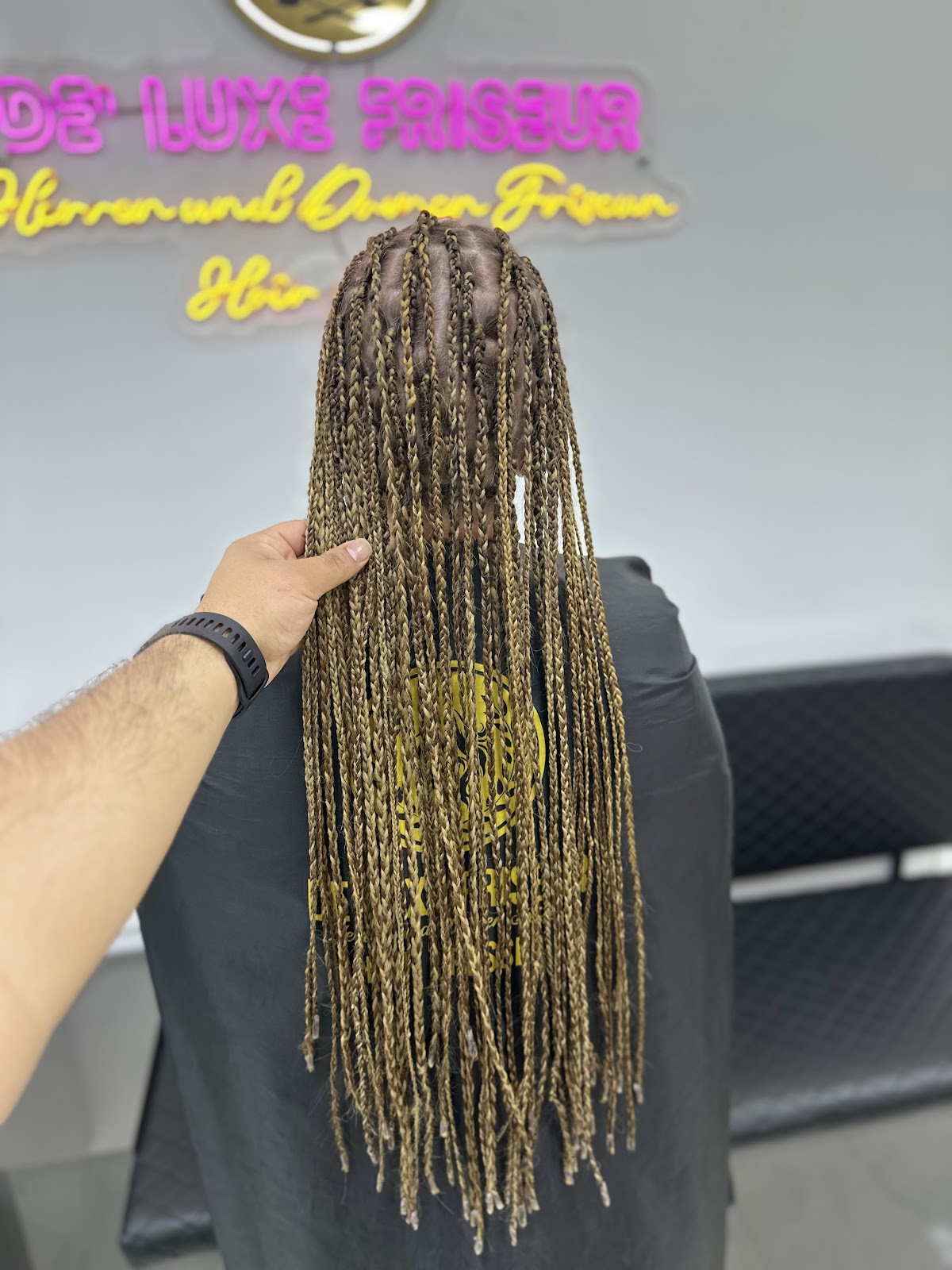 DELUXE FRISEUR & Hair dresser – Fotoğraf 3