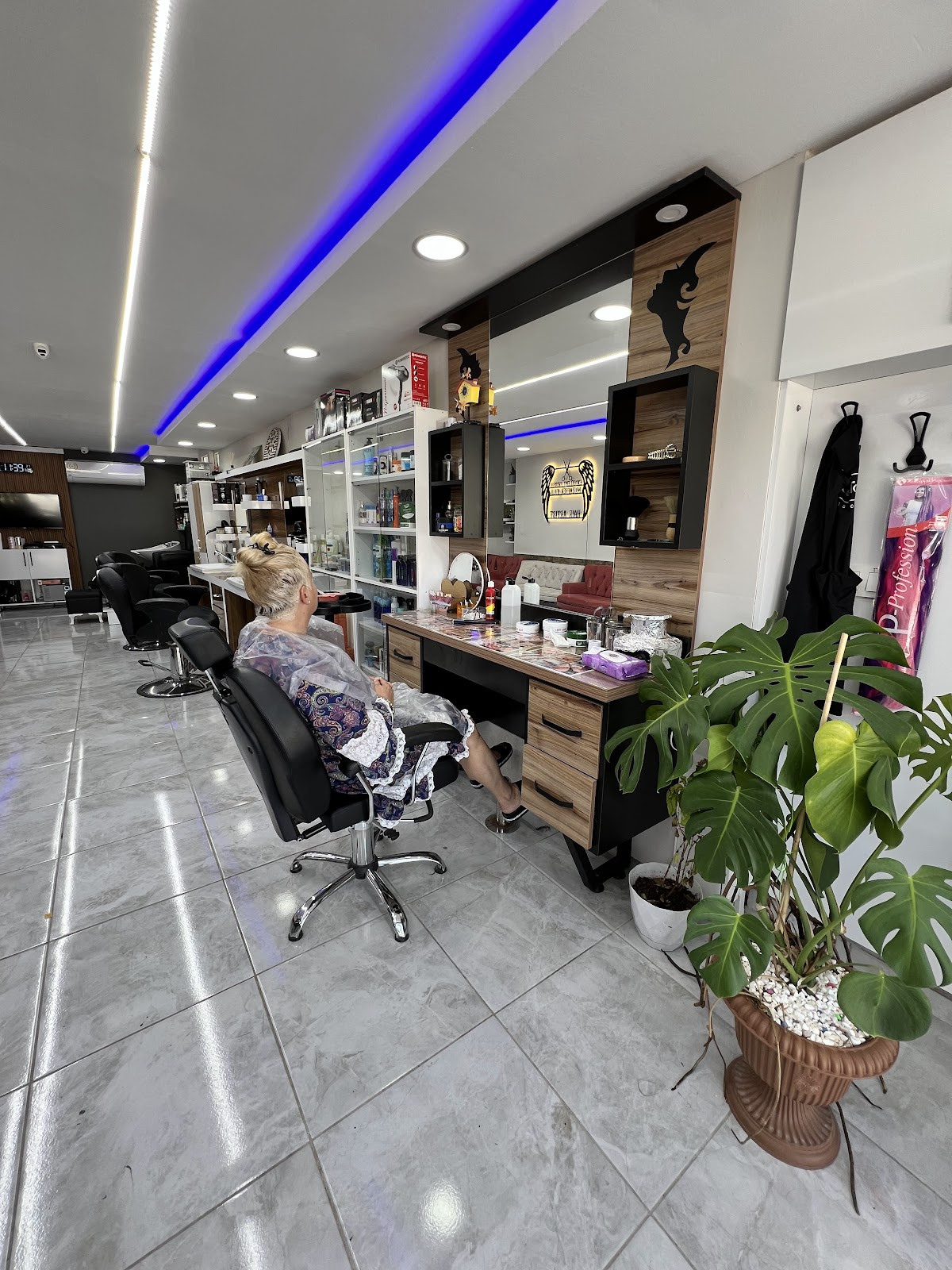 Excellent Friseur – Fotoğraf 10