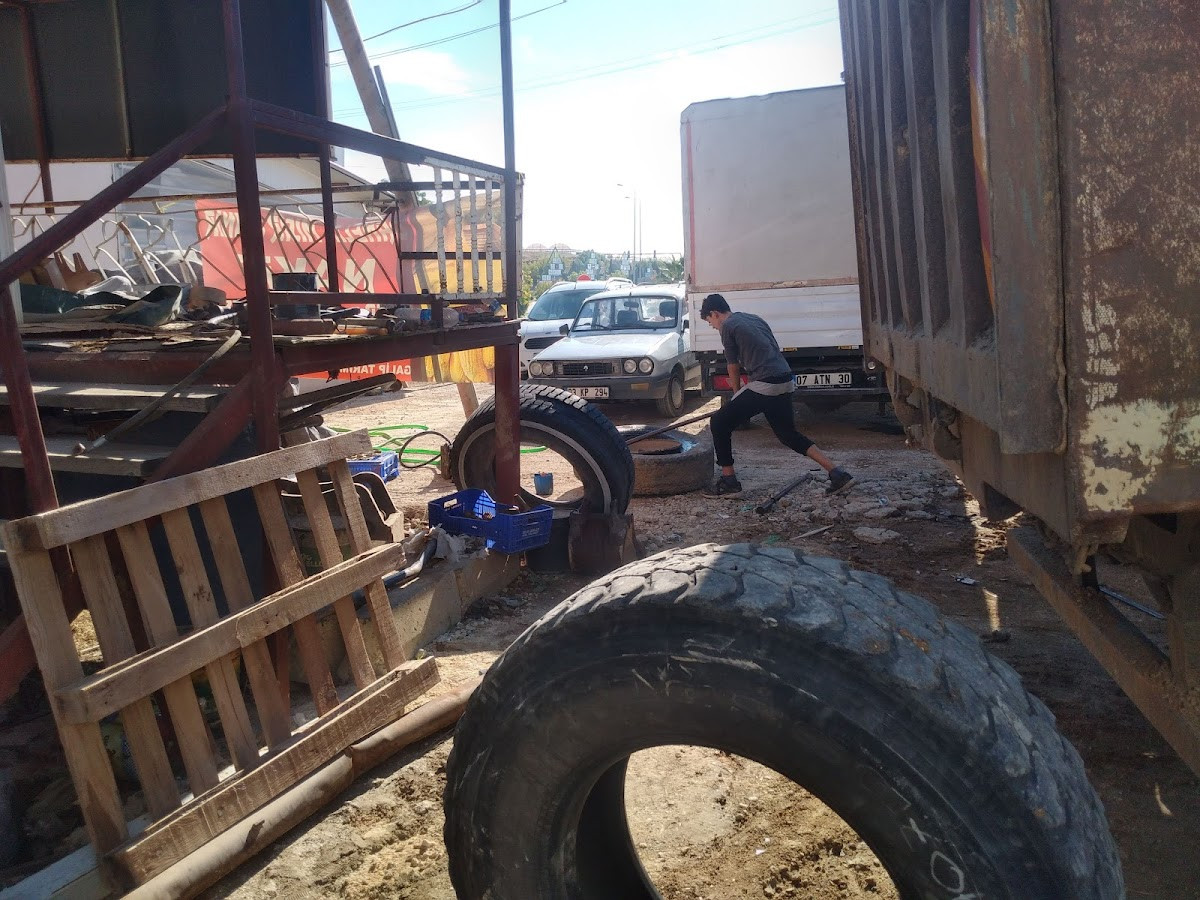 Gebiz oto lastik hastanesi mobil servis yol yardim – Fotoğraf 5