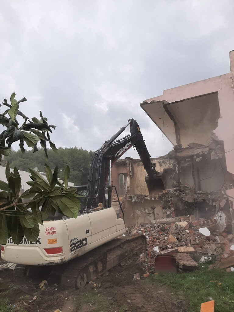 KÖŞK HAFRİYAT VİNÇ FORKLİFT BİNA YIKIM KIRIM KESİM KAROT — Manavgat Manavgat Hafriyat