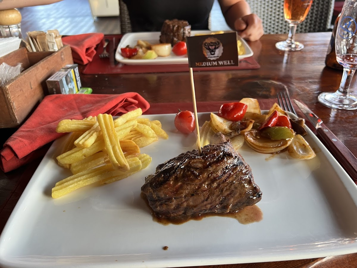 La Perla Steak House & Sky Sports Bar – Fotoğraf 4