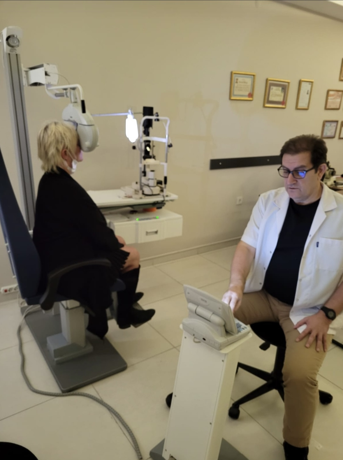 Op. Dr. Serhat E. Yılmaz /Göz Doktoru -Augenarzt -Ophthalmologist – Fotoğraf 2
