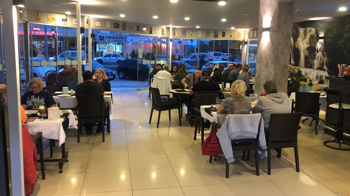 Ötzi’s Bar Restaurant – Fotoğraf 1