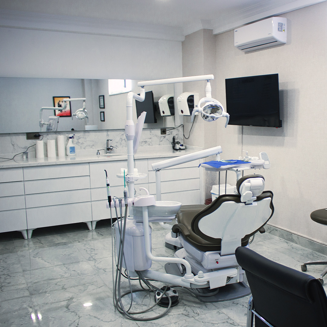Shine Dental Clinic | Side Zahnarzt | Side Dentist | Manavgat İmplant Tedavisi | Manavgat Zirkonyum Kaplama – Fotoğraf 1