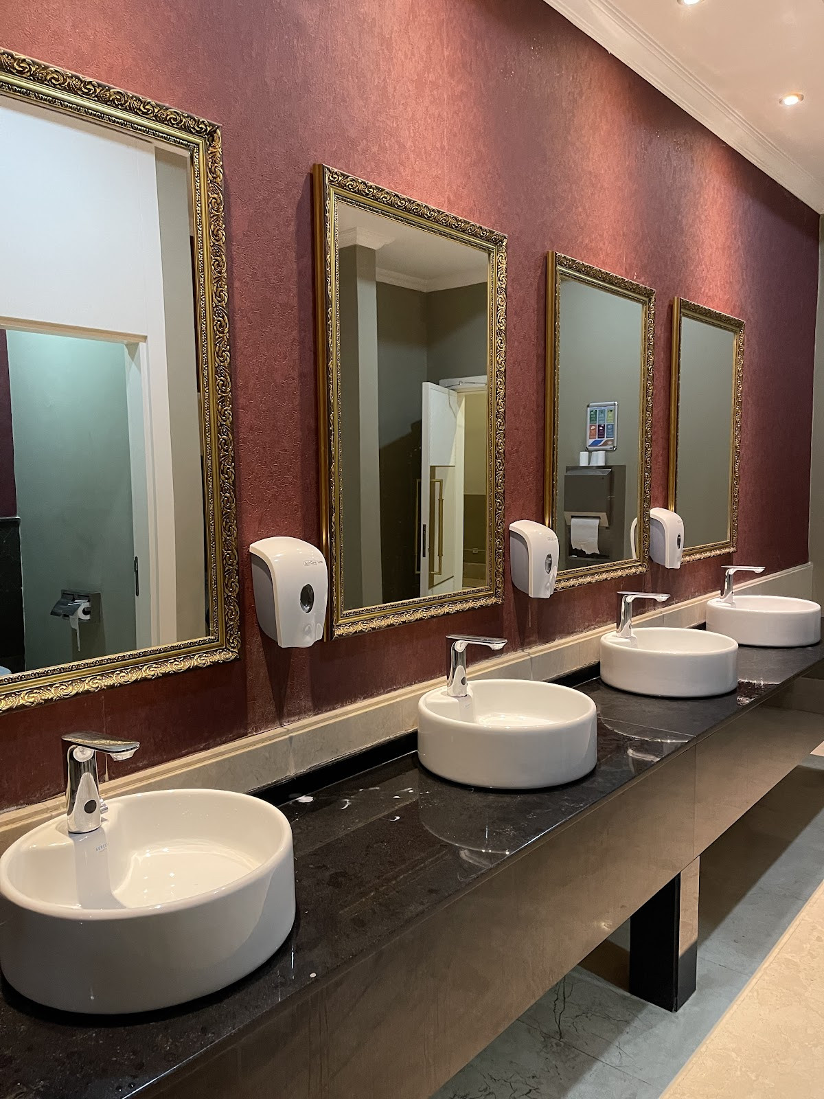 Side Crown Palace – Fotoğraf 4