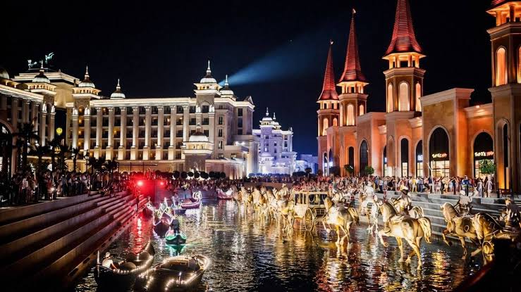 land-of-legends-evening-boat-parade-light-show.