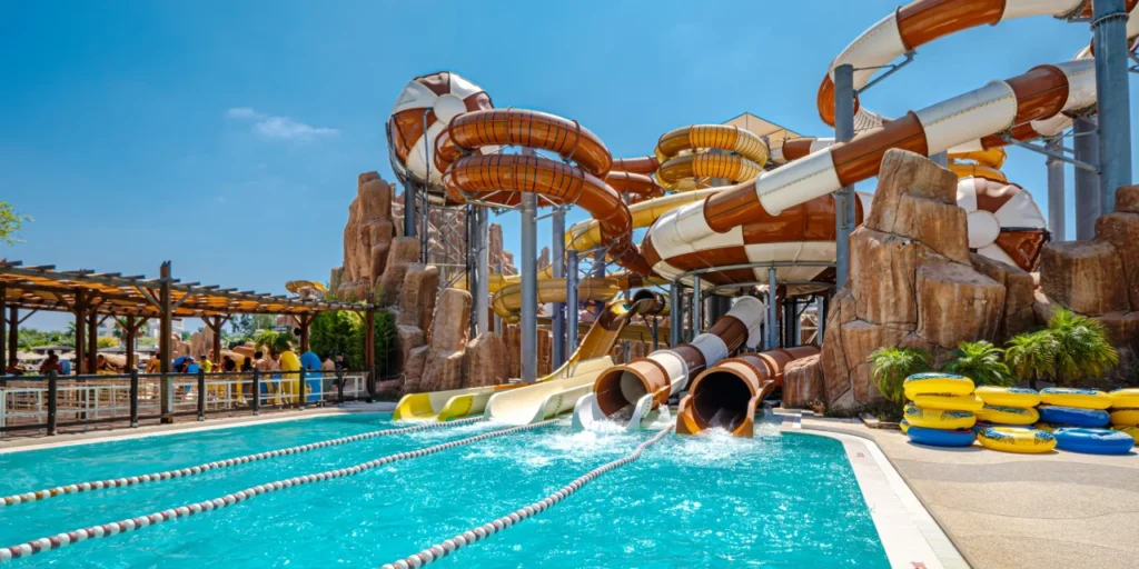 land-of-legends-wave-pool-aqua-land-family-fun.
