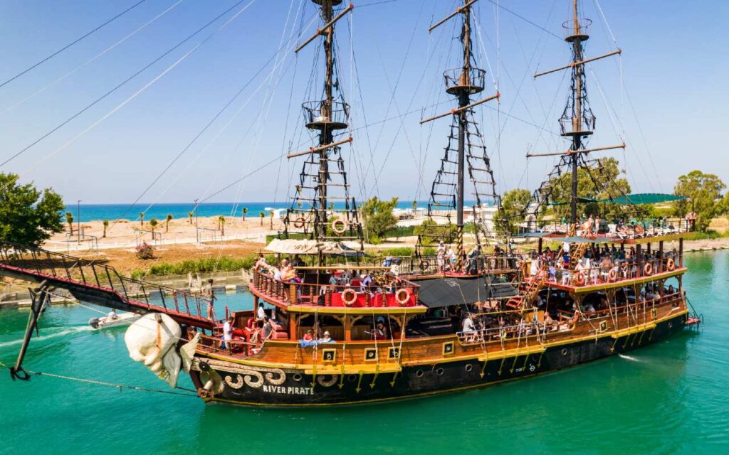 Kids participating in treasure hunt activity on Side pirate boat tour